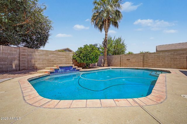 2488 W SAWTOOTH Way, San Tan Valley, AZ 85144