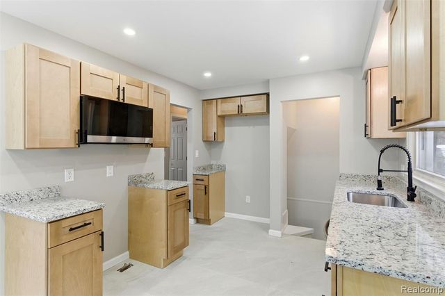 16221 Wormer Street, Detroit, MI 48219