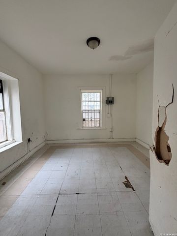 1008 Montana St, San Antonio, TX 78203