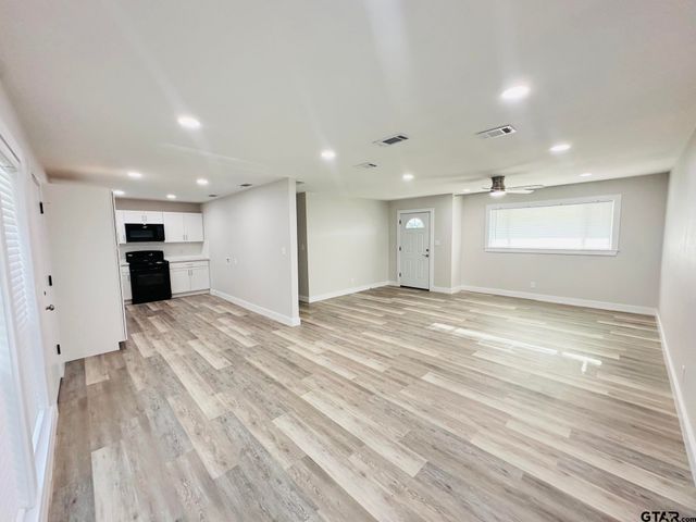2116 Pine Crest, Tyler, TX 75701