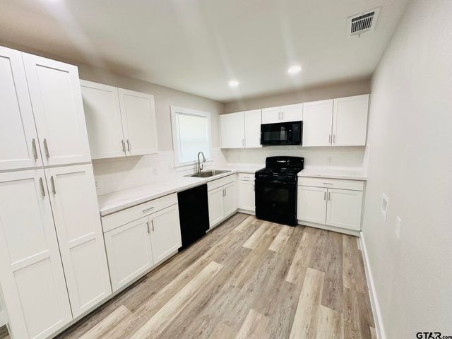 2116 Pine Crest, Tyler, TX 75701