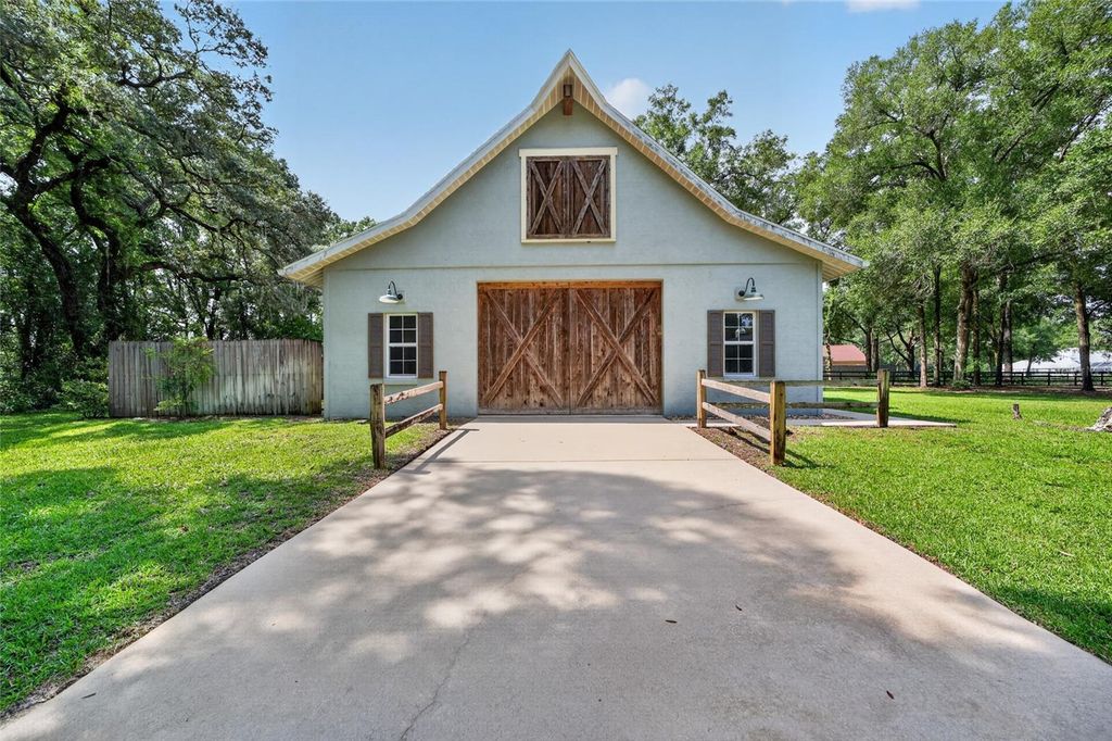 Image 3 of property listing at 7040 SW 97TH PLACE, Ocala, FL 34476