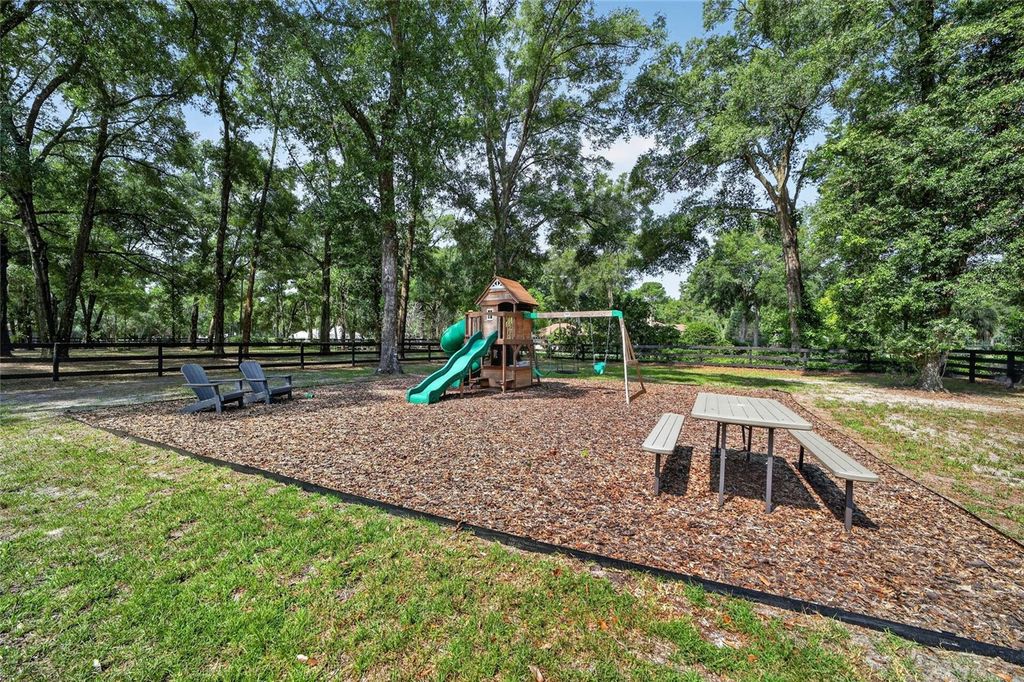 Image 21 of property listing at 7040 SW 97TH PLACE, Ocala, FL 34476