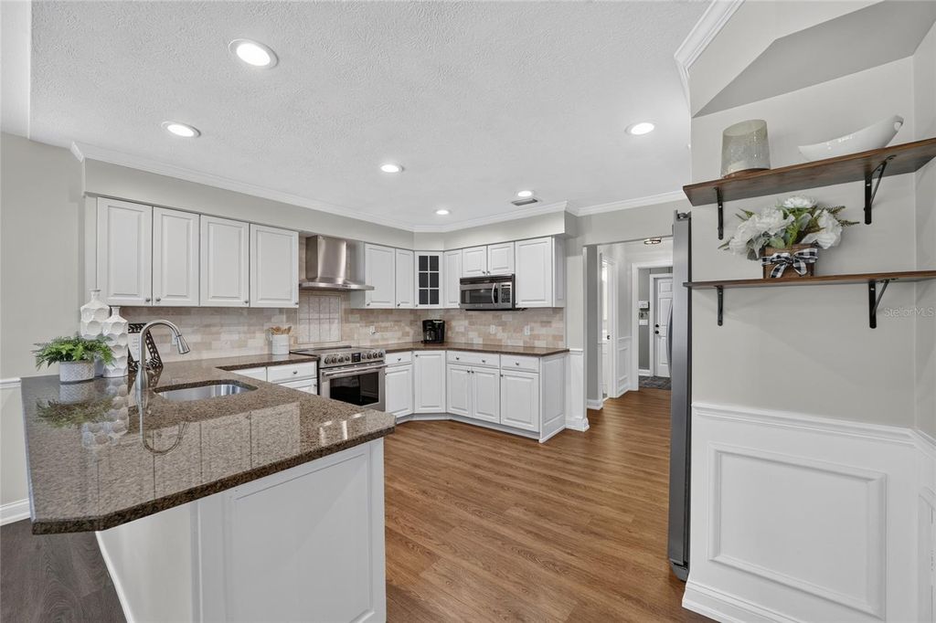 Image 9 of property listing at 7040 SW 97TH PLACE, Ocala, FL 34476