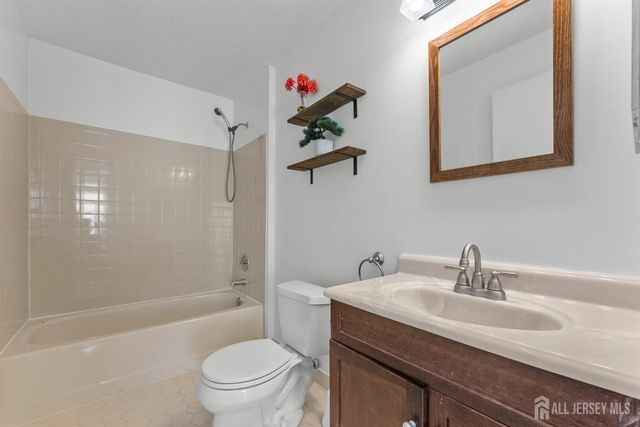 85 Caitlin Court, Franklin, NJ 08823