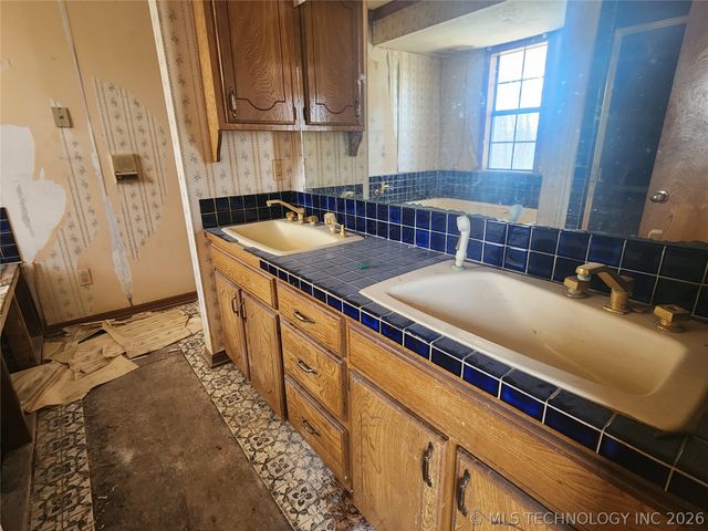 28251 E 2nd Street, Catoosa, OK 74015