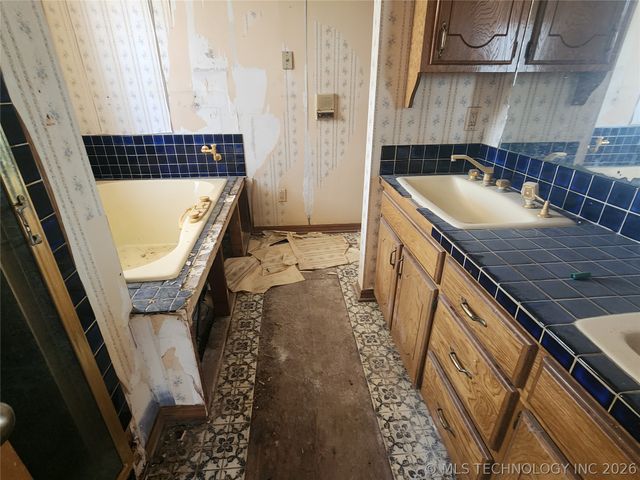 28251 E 2nd Street, Catoosa, OK 74015