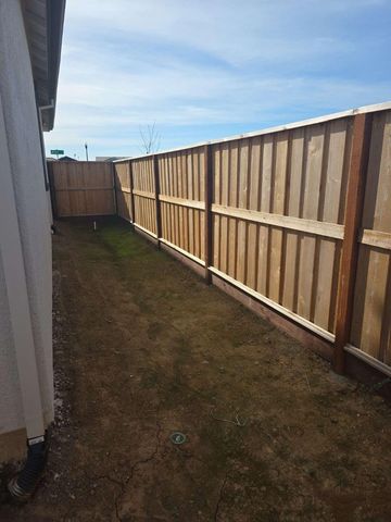 10327 Dal Ct, Elk Grove, CA 95757