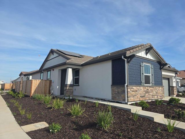 10327 Dal Ct, Elk Grove, CA 95757