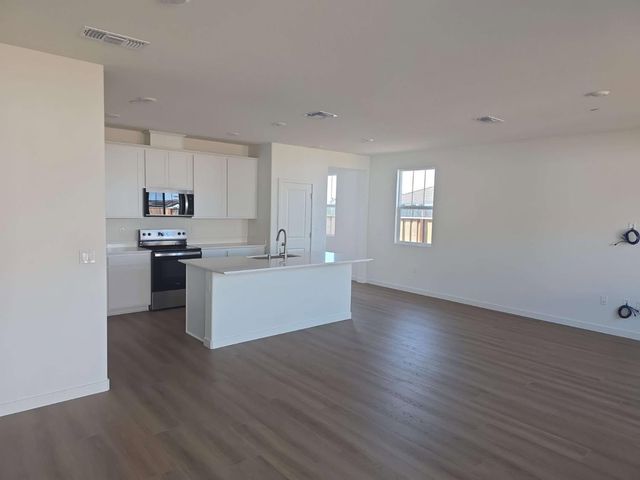 10327 Dal Ct, Elk Grove, CA 95757