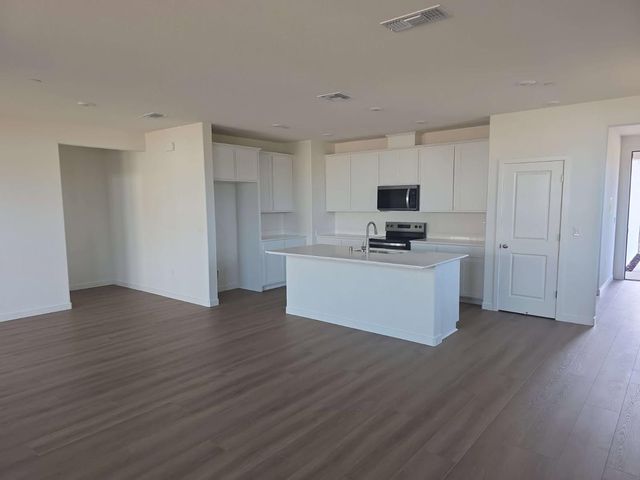 10327 Dal Ct, Elk Grove, CA 95757