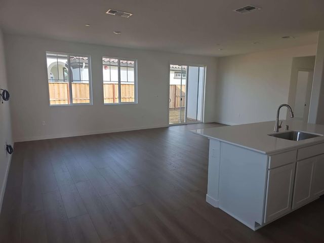 10327 Dal Ct, Elk Grove, CA 95757