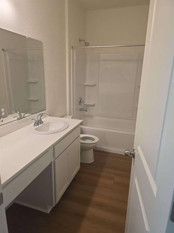 10327 Dal Ct, Elk Grove, CA 95757