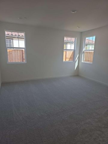 10327 Dal Ct, Elk Grove, CA 95757