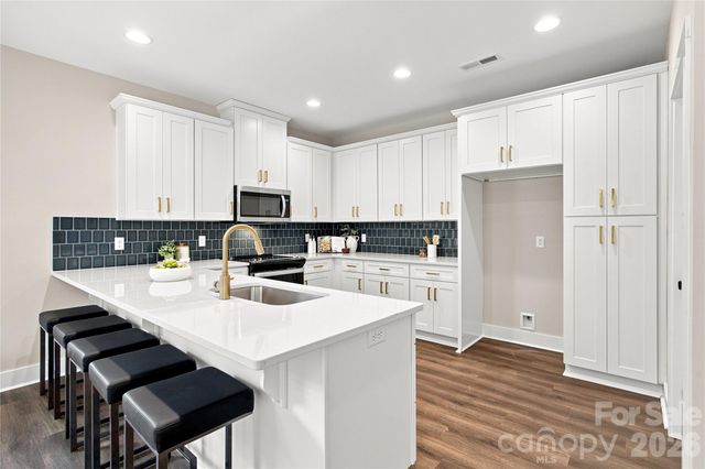 2211 W Seventh Avenue, Gastonia, NC 28052