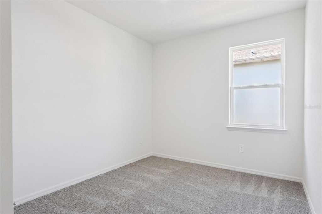 Image 12 of property listing at 826 EMERALD GROVE DRIVE, Apopka, FL 32703