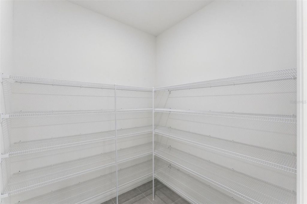 Image 19 of property listing at 826 EMERALD GROVE DRIVE, Apopka, FL 32703