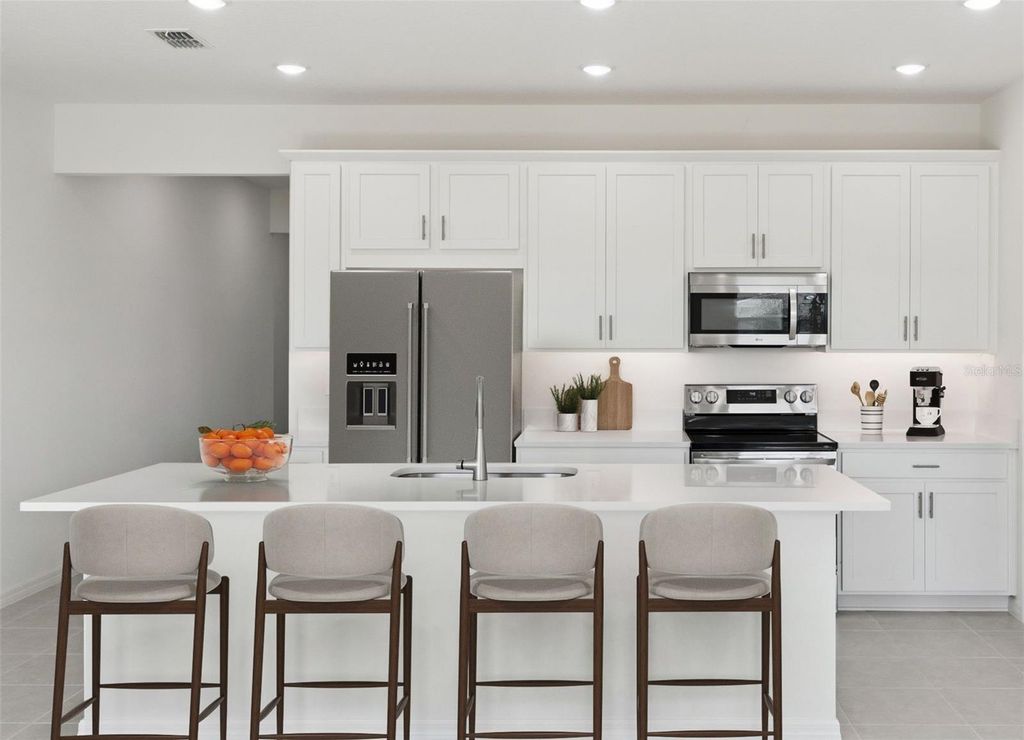 Image 8 of property listing at 826 EMERALD GROVE DRIVE, Apopka, FL 32703