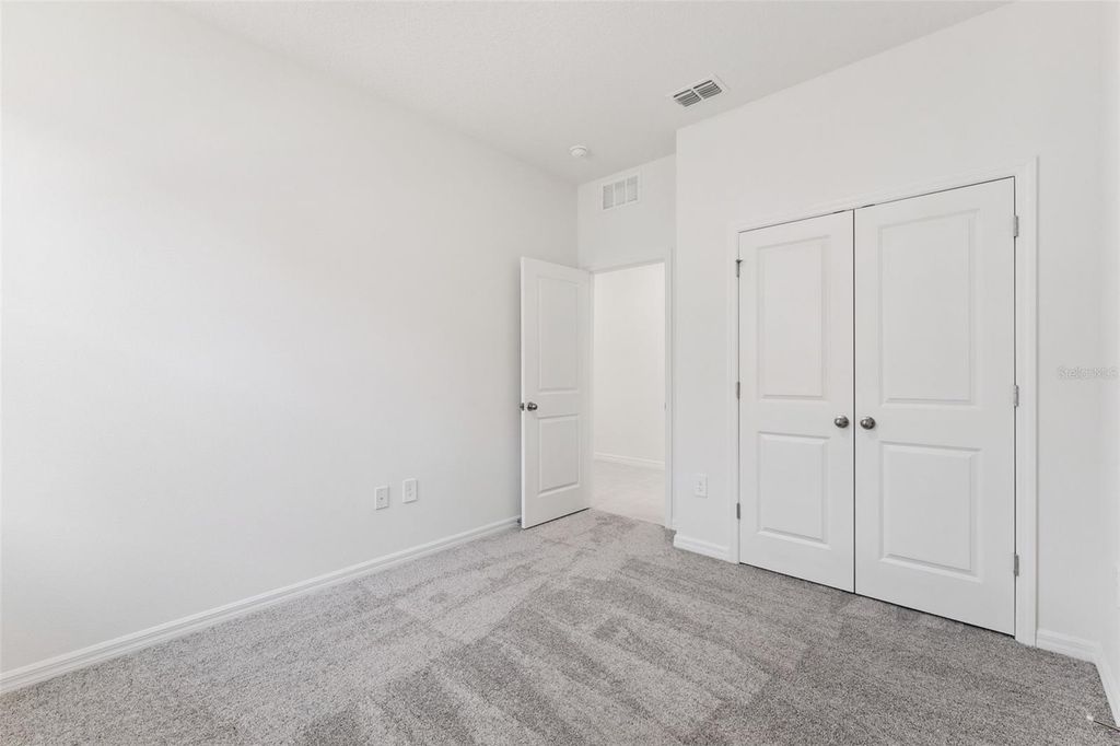 Image 9 of property listing at 826 EMERALD GROVE DRIVE, Apopka, FL 32703