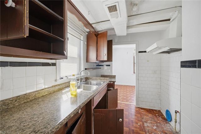 843 15th ST, Newport News, VA 23607