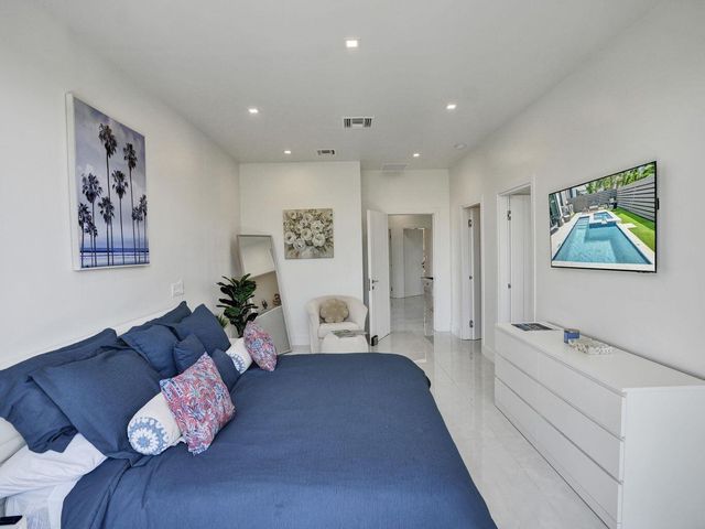 2514 NE 21st Street A, Fort Lauderdale, FL 33305