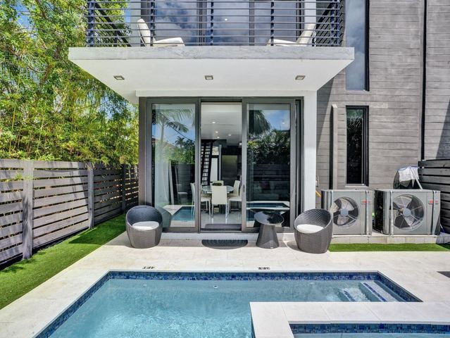 2514 NE 21st Street A, Fort Lauderdale, FL 33305