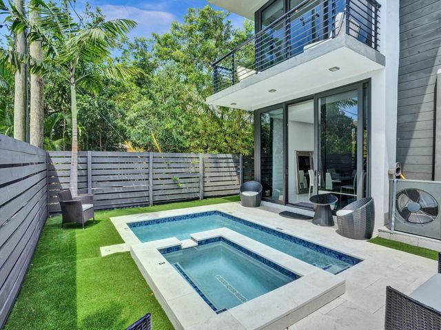 2514 NE 21st Street A, Fort Lauderdale, FL 33305