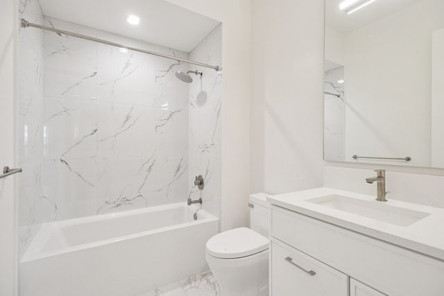 2323 N Lister Avenue 1R, Chicago, IL 60614