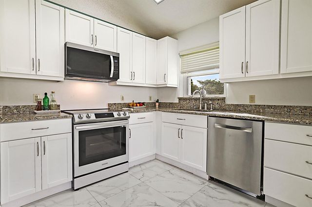 7852 Lake Champlain Court, Delray Beach, FL 33446