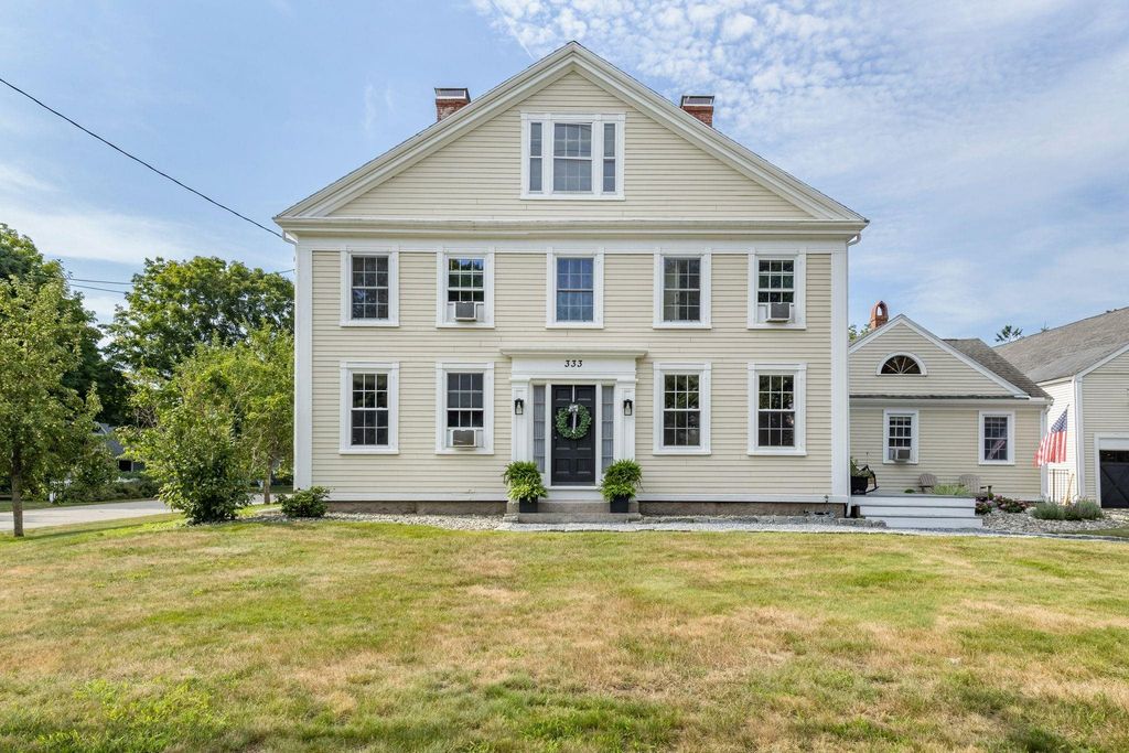 Image 2 of property listing at 333 Winnacunnet Road, Hampton, NH 03842