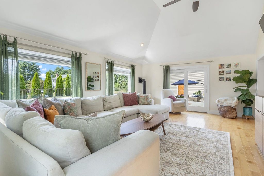 Image 22 of property listing at 333 Winnacunnet Road, Hampton, NH 03842