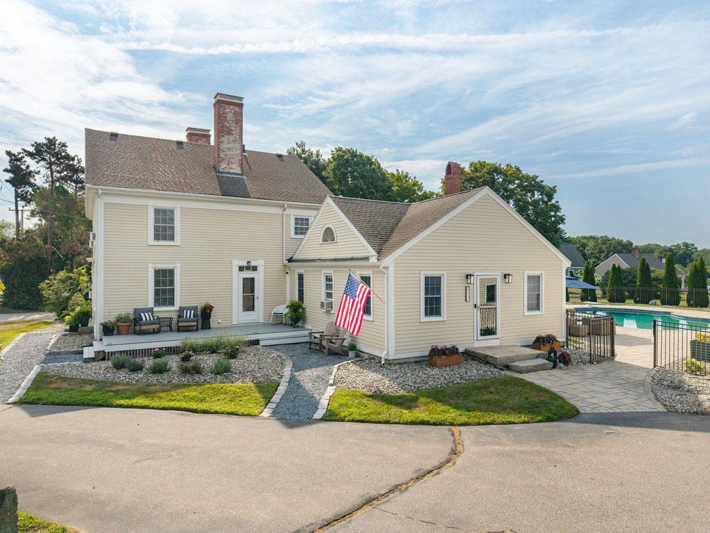 Image 4 of property listing at 333 Winnacunnet Road, Hampton, NH 03842