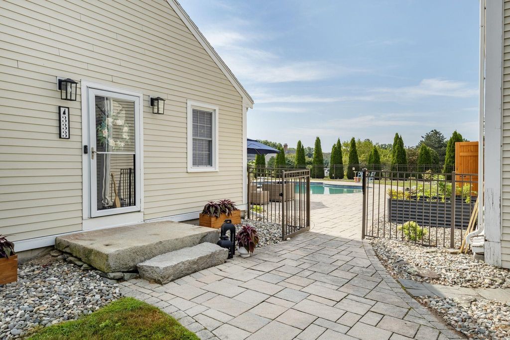 Image 5 of property listing at 333 Winnacunnet Road, Hampton, NH 03842