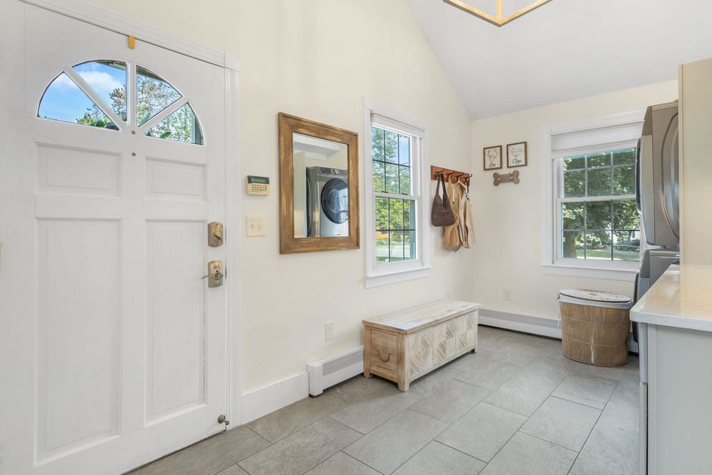Image 6 of property listing at 333 Winnacunnet Road, Hampton, NH 03842