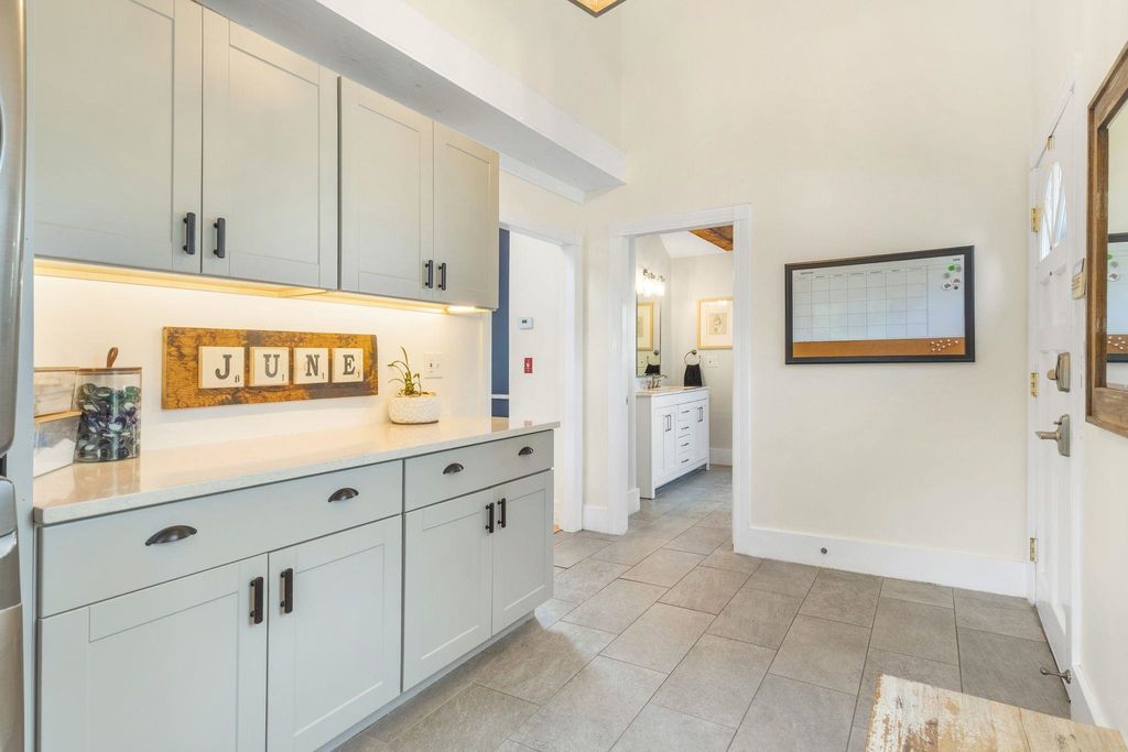 Image 7 of property listing at 333 Winnacunnet Road, Hampton, NH 03842