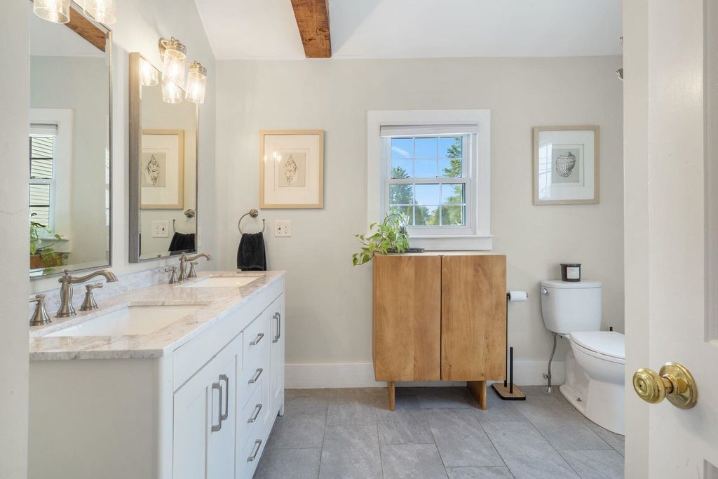 Image 8 of property listing at 333 Winnacunnet Road, Hampton, NH 03842