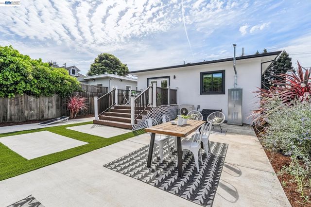 1539 BLAKE STREET, Berkeley, CA 94703