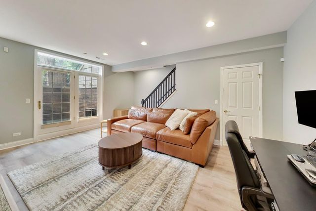 3507 N Reta Avenue 1, Chicago, IL 60657