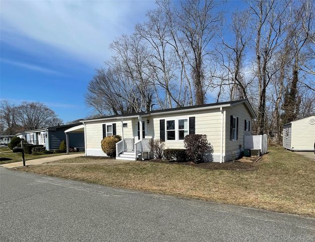 1661 Old Country Road 398, Riverhead, NY 11901