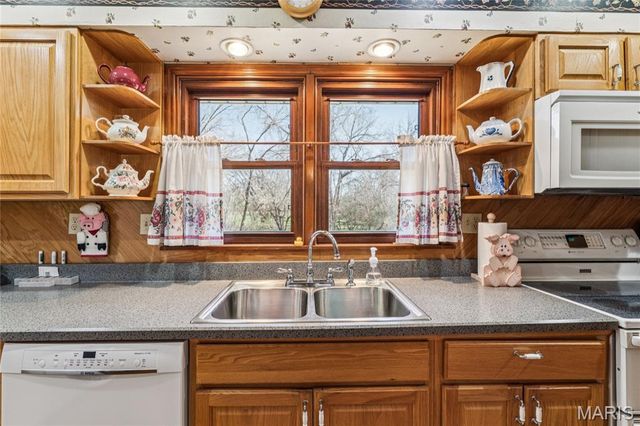 2275 Charbonier Road, Florissant, MO 63031