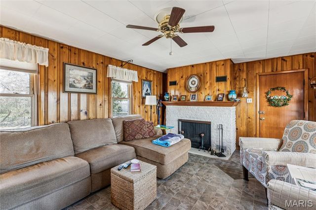 2275 Charbonier Road, Florissant, MO 63031