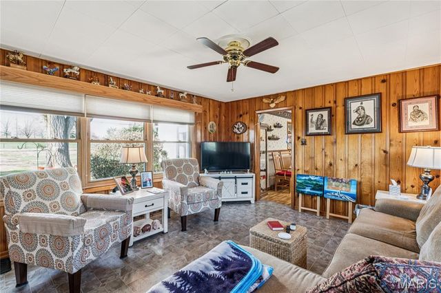 2275 Charbonier Road, Florissant, MO 63031