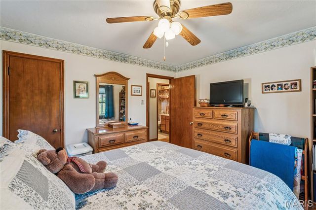 2275 Charbonier Road, Florissant, MO 63031