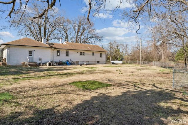 2275 Charbonier Road, Florissant, MO 63031