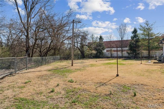 2275 Charbonier Road, Florissant, MO 63031