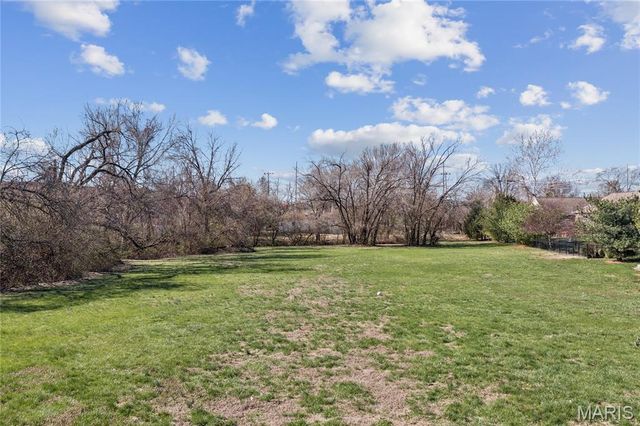 2275 Charbonier Road, Florissant, MO 63031