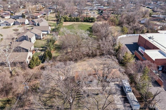 2275 Charbonier Road, Florissant, MO 63031