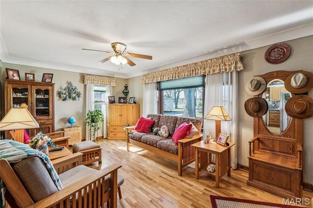 2275 Charbonier Road, Florissant, MO 63031