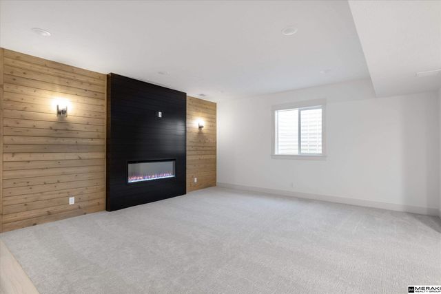 21913 B Street, Elkhorn, NE 68022