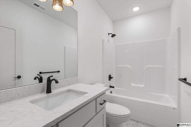 21913 B Street, Elkhorn, NE 68022